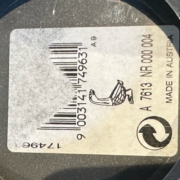 Retired Swarovski Crystal Mother Goose - Picture 3 of 6